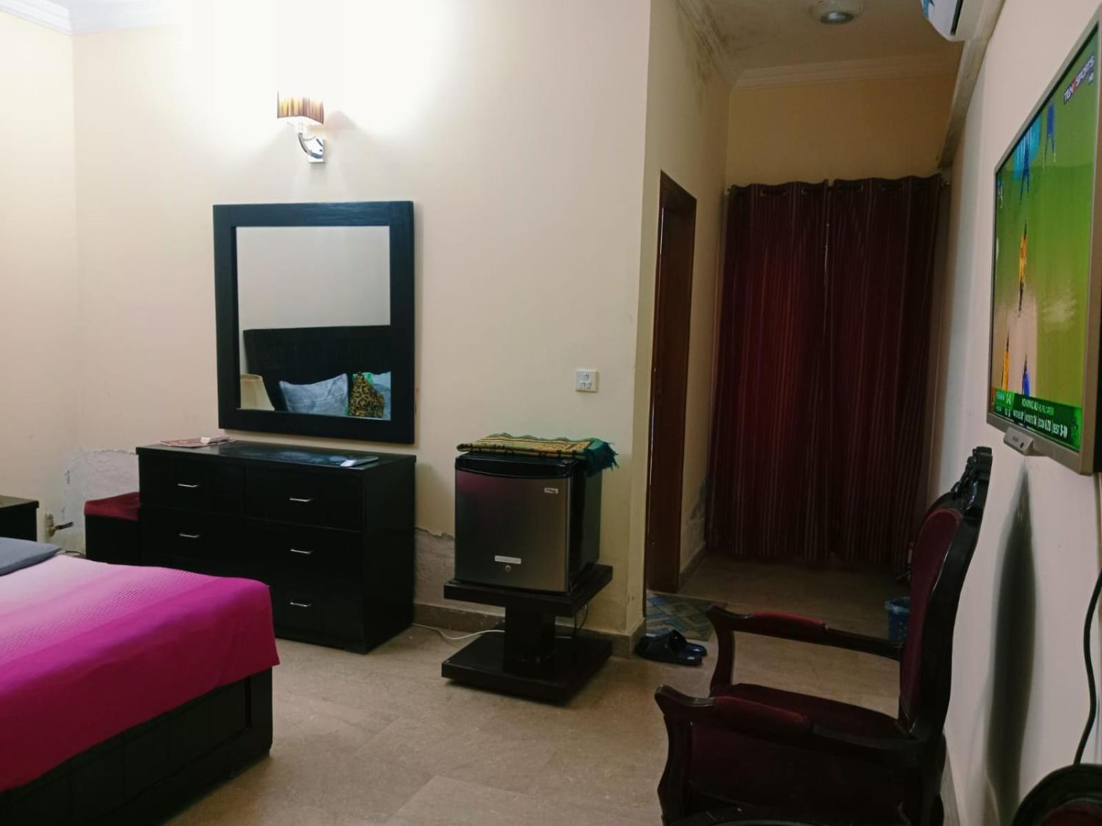 Royal Galaxy Bed & Breakfast Islamabad - For Families Only Εξωτερικό φωτογραφία